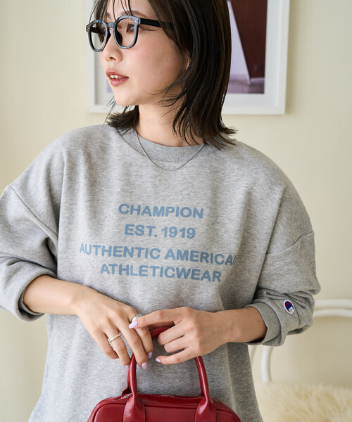 FREAK'S STORE(フリークスストア)の「限定展開 Champion × FREAK'S STORE/チャンピオン 別注 フロッキー プリント ロゴ クルーネック スウェット(スウェット・レディース・ネイビー/グレー/ライトグレー/レッド/ブラック・フリ-)」の3枚目の写真