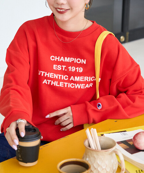 FREAK'S STORE(フリークスストア)の「限定展開 Champion × FREAK'S STORE/チャンピオン 別注 フロッキー プリント ロゴ クルーネック スウェット(スウェット・レディース・ネイビー/グレー/ライトグレー/レッド/ブラック・フリ-)」の5枚目の写真