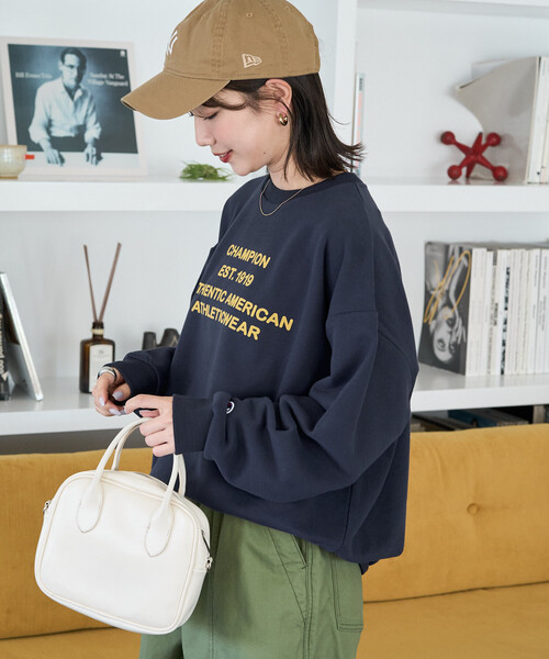FREAK'S STORE(フリークスストア)の「限定展開 Champion × FREAK'S STORE/チャンピオン 別注 フロッキー プリント ロゴ クルーネック スウェット(スウェット・レディース・ネイビー/グレー/ライトグレー/レッド/ブラック・フリ-)」の17枚目の写真