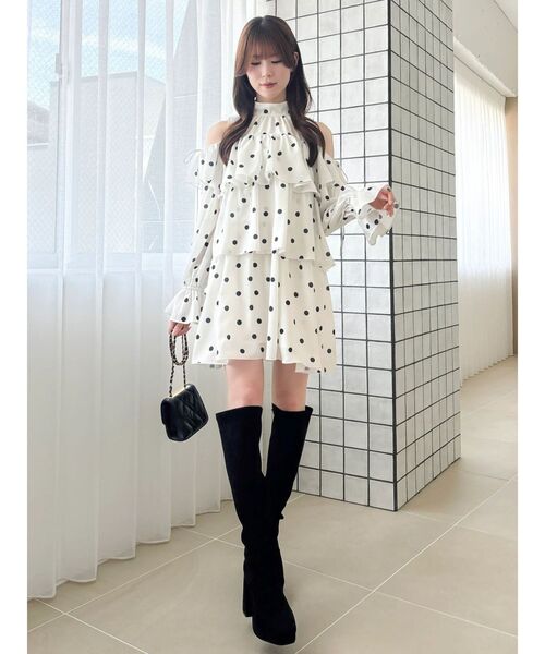 dazzlin（ダズリン）の「オープンショルダーティアードミニワンピース（ワンピース・レディース・その他1/ブラック/アイボリー・FREE）」の7枚目の写真