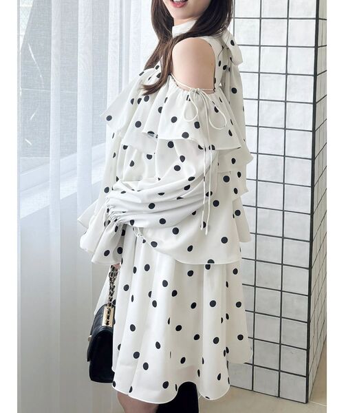 dazzlin（ダズリン）の「オープンショルダーティアードミニワンピース（ワンピース・レディース・その他1/ブラック/アイボリー・FREE）」の12枚目の写真