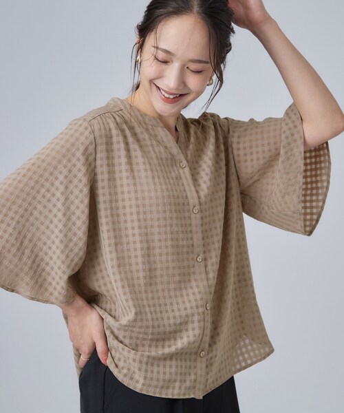 SHOO・LA・RUE(シューラルー)の「【洗濯機可/S-LL】二の腕隠せる 5分袖ギンガムシアーブラウス(シャツ/ブラウス・レディース・ブラック/アイボリー/ブラウン系・01/02/03/04)」の1枚目の写真