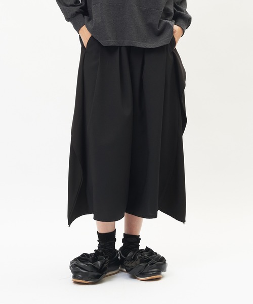 gomme(ゴム)の「サイドフリルツイルパンツ(その他パンツ・レディース・ブラック・MEDIUM)」の1枚目の写真