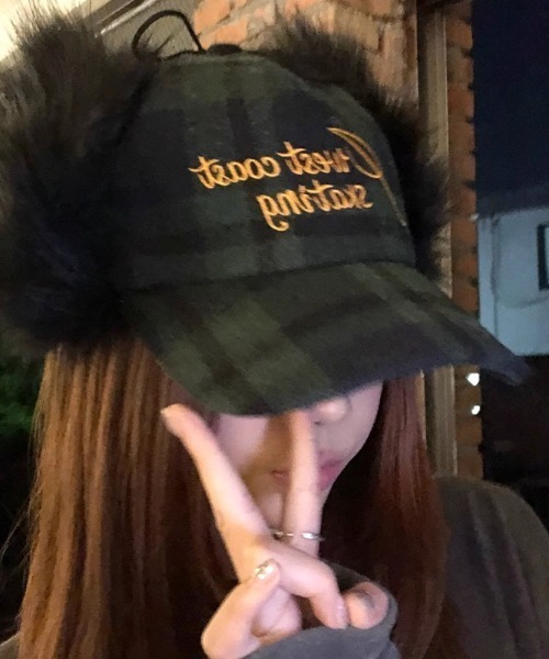 Teem Store（チームストア）の「ファーイヤーフラップ チェック柄刺繍キャップ（キャップ・レディース・ベージュ/グリーン・F）」の3枚目の写真