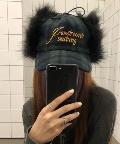 Teem Store（チームストア）の「ファーイヤーフラップ チェック柄刺繍キャップ（キャップ・レディース・ベージュ/グリーン・F）」の4枚目の写真