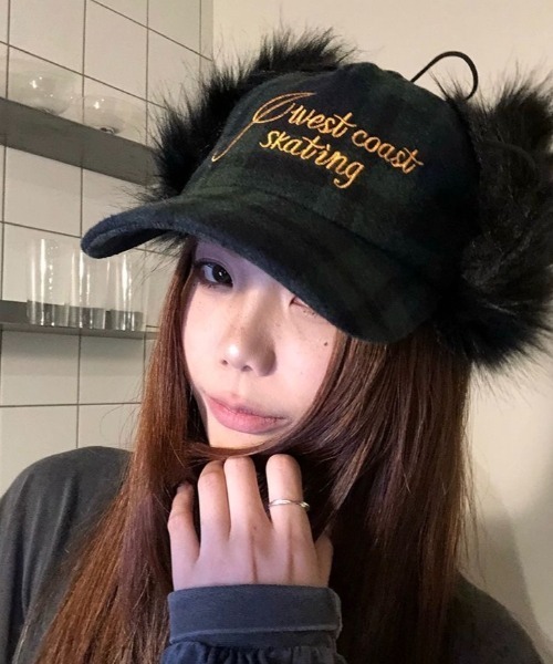 Teem Store（チームストア）の「ファーイヤーフラップ チェック柄刺繍キャップ（キャップ・レディース・ベージュ/グリーン・F）」の5枚目の写真