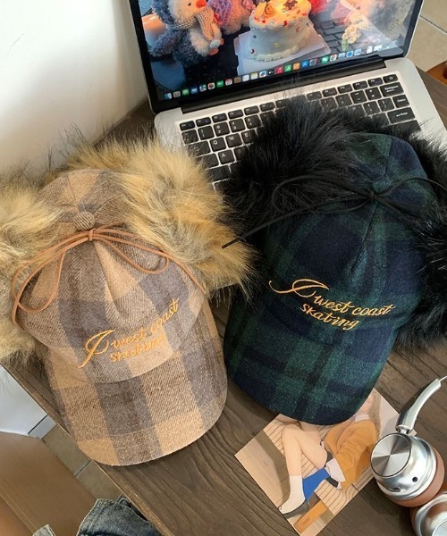 Teem Store（チームストア）の「ファーイヤーフラップ チェック柄刺繍キャップ（キャップ・レディース・ベージュ/グリーン・F）」の7枚目の写真