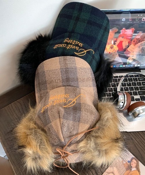 Teem Store（チームストア）の「ファーイヤーフラップ チェック柄刺繍キャップ（キャップ・レディース・ベージュ/グリーン・F）」の8枚目の写真