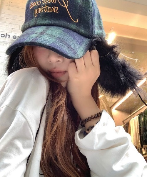 Teem Store（チームストア）の「ファーイヤーフラップ チェック柄刺繍キャップ（キャップ・レディース・ベージュ/グリーン・F）」の9枚目の写真