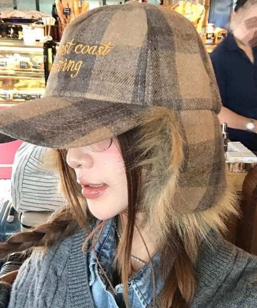 Teem Store（チームストア）の「ファーイヤーフラップ チェック柄刺繍キャップ（キャップ・レディース・ベージュ/グリーン・F）」の13枚目の写真