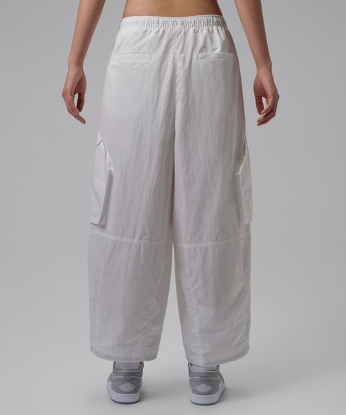 JORDAN BRAND(ジョーダンブランド)の「ジョーダン フライト ウィメンズ クロップド パラシュート パンツ / jordan Flight Women's Cropped Parachute Pants IW1306-121 Summit White(カーゴパンツ・レディース・アイボリー・M/XL/L/XS/S)」の2枚目の写真