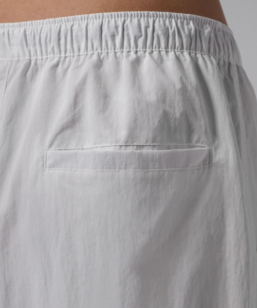 JORDAN BRAND(ジョーダンブランド)の「ジョーダン フライト ウィメンズ クロップド パラシュート パンツ / jordan Flight Women's Cropped Parachute Pants IW1306-121 Summit White(カーゴパンツ・レディース・アイボリー・M/XL/L/XS/S)」の6枚目の写真