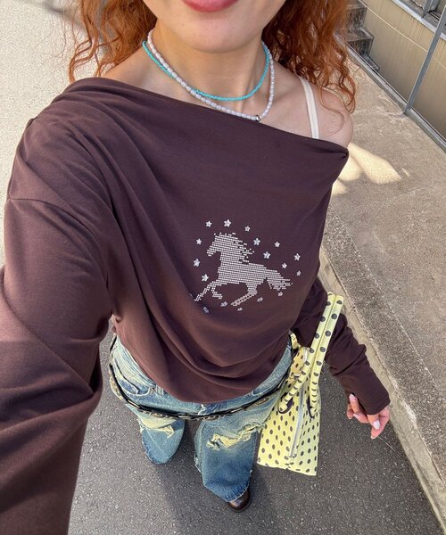 CIAOPANIC（チャオパニック）の「ホースグラフィックドレープネックロンTee（Tシャツ/カットソー・レディース・ブラウン/サックスブルー/ブラック・ONE SIZE）」の6枚目の写真