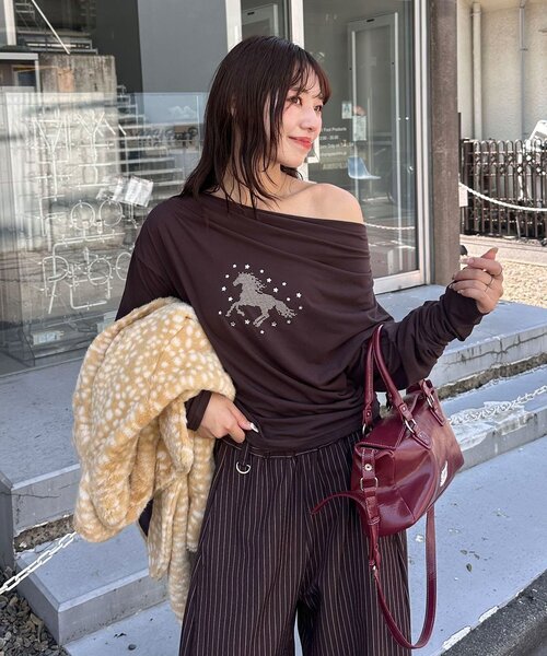 CIAOPANIC（チャオパニック）の「ホースグラフィックドレープネックロンTee（Tシャツ/カットソー・レディース・ブラウン/サックスブルー/ブラック・ONE SIZE）」の7枚目の写真