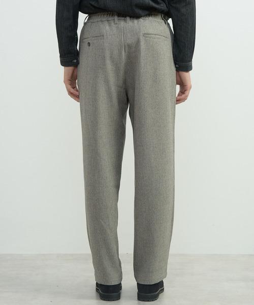 MEN'S MELROSE(メンズメルローズ)の「三杢ヘリンボーンワイドパンツ | ストレッチ / 防シワ(スラックス・メンズ・ブラック/ベージュ・4/3/2)」の3枚目の写真