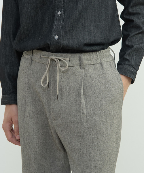 MEN'S MELROSE(メンズメルローズ)の「三杢ヘリンボーンワイドパンツ | ストレッチ / 防シワ(スラックス・メンズ・ブラック/ベージュ・4/3/2)」の5枚目の写真