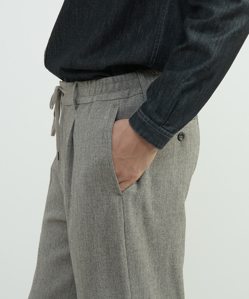 MEN'S MELROSE(メンズメルローズ)の「三杢ヘリンボーンワイドパンツ | ストレッチ / 防シワ(スラックス・メンズ・ブラック/ベージュ・4/3/2)」の6枚目の写真