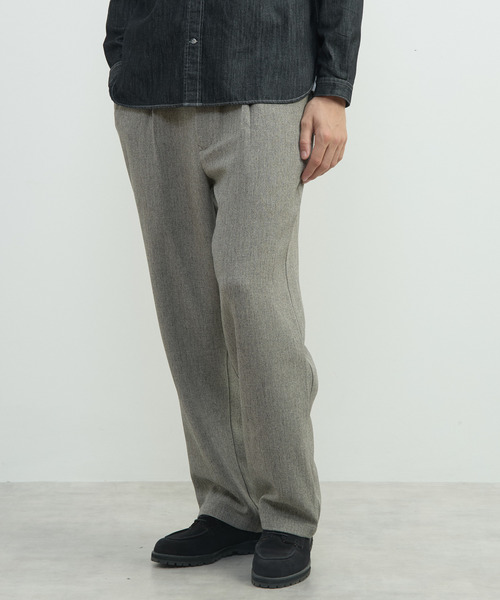 MEN'S MELROSE(メンズメルローズ)の「三杢ヘリンボーンワイドパンツ | ストレッチ / 防シワ(スラックス・メンズ・ブラック/ベージュ・4/3/2)」の8枚目の写真