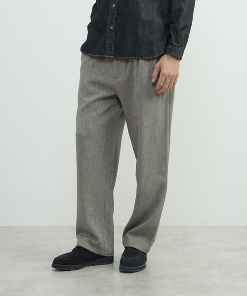 MEN'S MELROSE(メンズメルローズ)の「三杢ヘリンボーンワイドパンツ | ストレッチ / 防シワ(スラックス・メンズ・ブラック/ベージュ・4/3/2)」の9枚目の写真