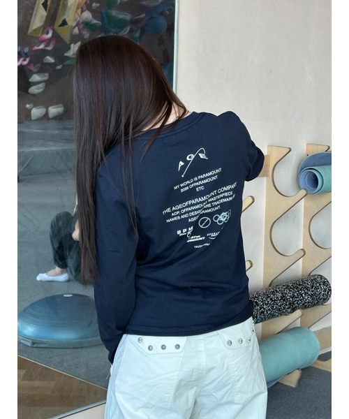 AGEOFPARAMOUNT(エイジオブパラマウント)の「バックプリントロングスリーブ(ネイビー)(Tシャツ/カットソー・レディース・その他・FREE)」の1枚目の写真