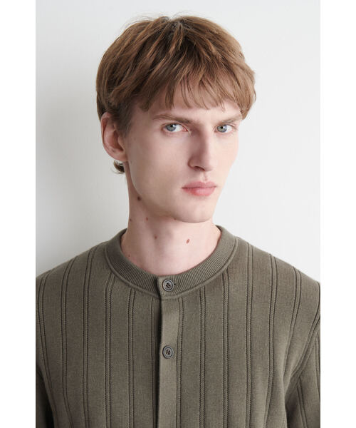 COS（コス）の「リブウールコットンカーディガン（カーディガン/ボレロ・メンズ・ブラウン/カーキ・XS/S/XL/M/L）」の3枚目の写真