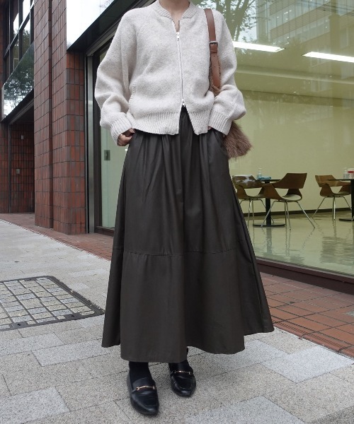 CORNERS（コーナーズ）の「フェイクレザーロングフレアスカート（スカート・レディース・ダークブラウン/ブラック/ブラウン・M）」の19枚目の写真
