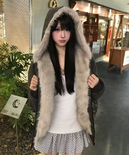 ViViDAY(ビビデー)の「ボーダー柄ファーフードジップアップ中綿ブルゾン(ブルゾン・レディース・ダークグレー/ベージュ・M)」の13枚目の写真