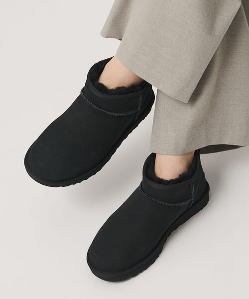 UGG(アグ)の「<UGG>クラッシック ウルトラミニ ブーツ(ブーツ・レディース・ブラウン系/ブラック・6/8/7)」の1枚目の写真
