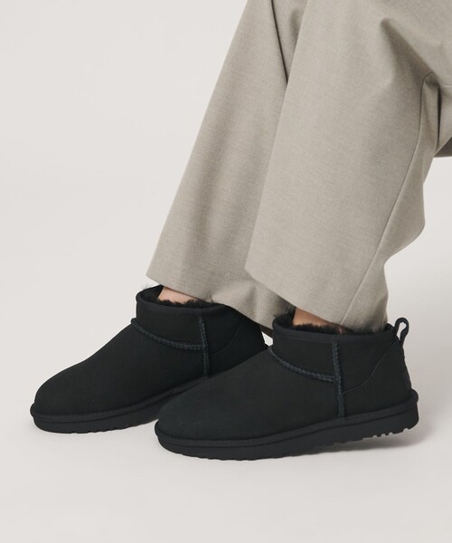 UGG(アグ)の「<UGG>クラッシック ウルトラミニ ブーツ(ブーツ・レディース・ブラウン系/ブラック・6/8/7)」の3枚目の写真