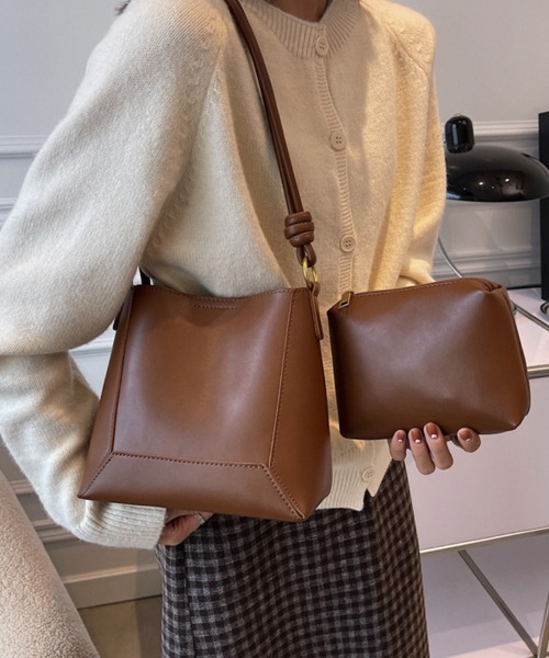 ReRe(リリ)の「ミニバッグ付き2WAYバケツショルダーバッグ(ショルダーバッグ・レディース・ブラウン/ブラック/ダークブラウン・FREE)」の3枚目の写真