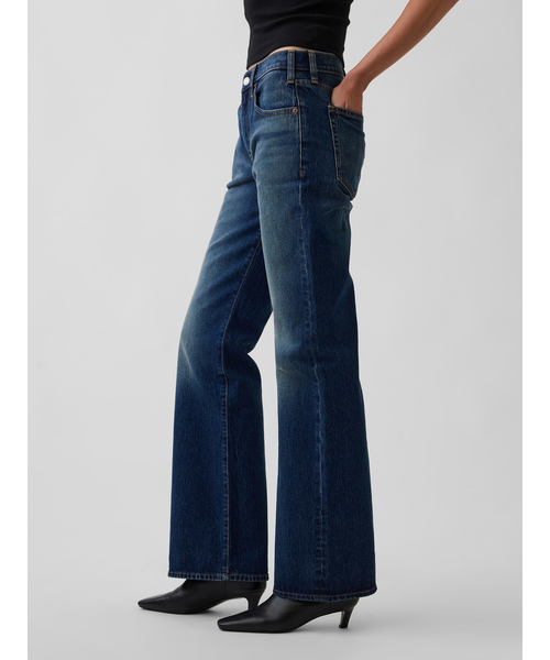 GAP(ギャップ)の「ミッドライズ リラックスフィット フレアデニム(デニムパンツ・レディース・ダークインディゴブルー・24/25/26)」の3枚目の写真
