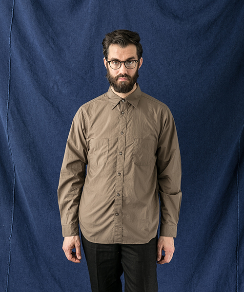 WORK NOT WORK URBAN RESEARCH（ワークノットワークアーバンリサーチ）の「WNW　タイプライターポインテッドカラーシャツ（シャツ/ブラウス・メンズ・モカ/カーキ/ホワイト・LARGE/MEDIUM/SMALL）」の7枚目の写真