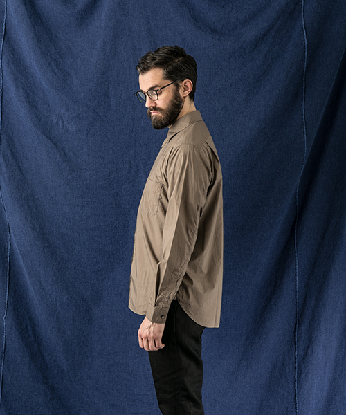 WORK NOT WORK URBAN RESEARCH（ワークノットワークアーバンリサーチ）の「WNW　タイプライターポインテッドカラーシャツ（シャツ/ブラウス・メンズ・モカ/カーキ/ホワイト・LARGE/MEDIUM/SMALL）」の8枚目の写真