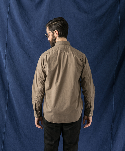 WORK NOT WORK URBAN RESEARCH（ワークノットワークアーバンリサーチ）の「WNW　タイプライターポインテッドカラーシャツ（シャツ/ブラウス・メンズ・モカ/カーキ/ホワイト・LARGE/MEDIUM/SMALL）」の17枚目の写真