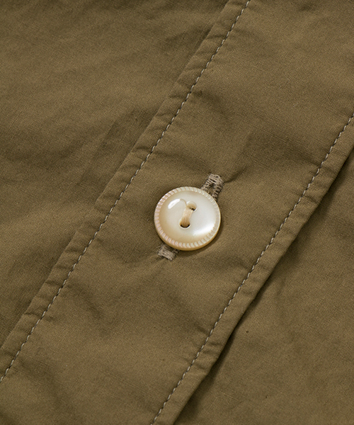 WORK NOT WORK URBAN RESEARCH（ワークノットワークアーバンリサーチ）の「WNW　タイプライターポインテッドカラーシャツ（シャツ/ブラウス・メンズ・モカ/カーキ/ホワイト・LARGE/MEDIUM/SMALL）」の13枚目の写真