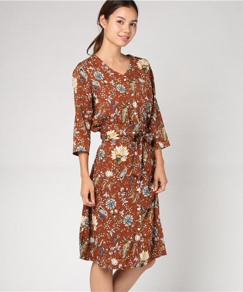 LBC(エルビーシー)の「メキシカンフラワープリントワンピ (ワンピース・レディース・ブラック/ブラウン・MEDIUM/LARGE)」の12枚目の写真