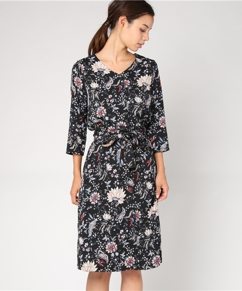 LBC(エルビーシー)の「メキシカンフラワープリントワンピ (ワンピース・レディース・ブラック/ブラウン・MEDIUM/LARGE)」の3枚目の写真