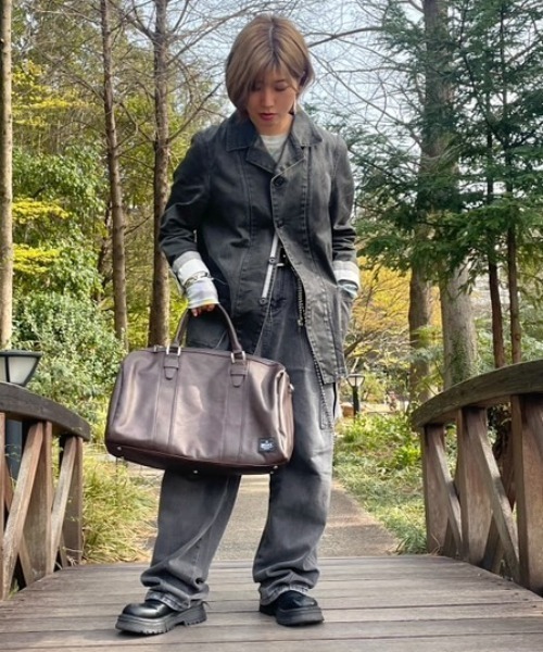 ８(eight)（エイト）の「デカ ボストンバッグ 2WAY PUレザー（ボストンバッグ・メンズ・ブラック/ダークブラウン/キャメル/その他/ネイビー/ダークブラウン系1/ブラック系その他・LARGE/MEDIUM）」の11枚目の写真