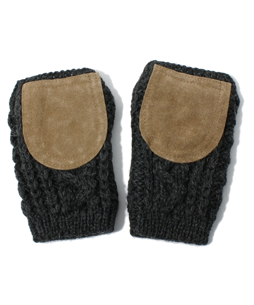 SHIPS for women(シップスフォーウィメン)の「HIGHLAND 2000:スエード ミトン(手袋・レディース・ナチュラル/ダークグレー・ONE SIZE)」の7枚目の写真