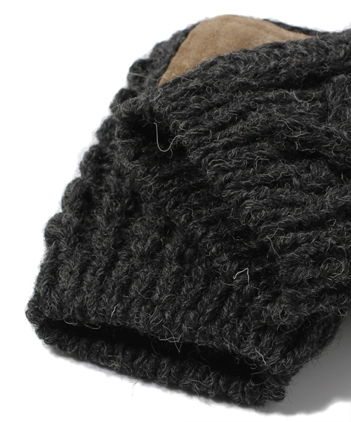 SHIPS for women(シップスフォーウィメン)の「HIGHLAND 2000:スエード ミトン(手袋・レディース・ナチュラル/ダークグレー・ONE SIZE)」の4枚目の写真