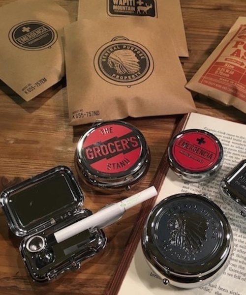 DULTON（ダルトン）の「PORTABLE ASHTRAY/携帯灰皿（アッシュトレイ/ライター・メンズ・レッド/ネイビー・FREE）」の13枚目の写真