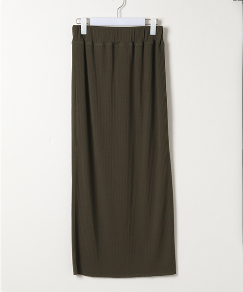 niko and...（ニコアンド）の「サラサラリブロングタイトスカート（スカート・レディース・ブラック/ネイビー/オリーブ/キャメル・MEDIUM/LARGE）」の6枚目の写真