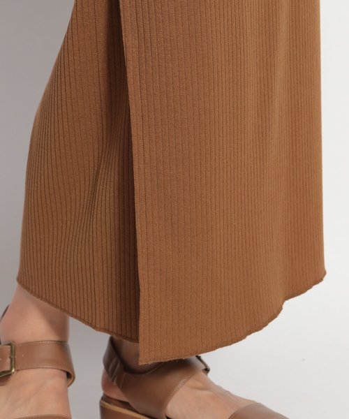 niko and...（ニコアンド）の「サラサラリブロングタイトスカート（スカート・レディース・ブラック/ネイビー/オリーブ/キャメル・MEDIUM/LARGE）」の14枚目の写真