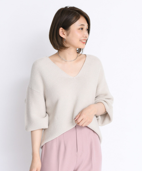 DouDou（ドゥドゥ）の「袖ボリュームVプルオーバー（ニット/セーター・レディース・キナリ/ベージュ/ピンク・FREE）」の2枚目の写真