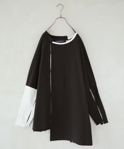 kOhAKU(コハク)の「アシンメトリー配色タックカットソー(Tシャツ/カットソー・レディース・ブラック/オフホワイト・1/2)」の9枚目の写真