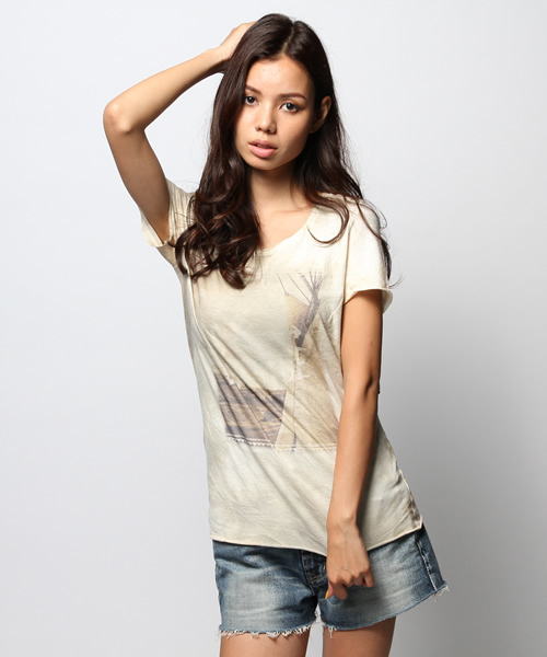 goa(ゴア)の「Grassy Teepee Tシャツ(Tシャツ/カットソー・レディース・アイボリー/A・FREE)」の1枚目の写真