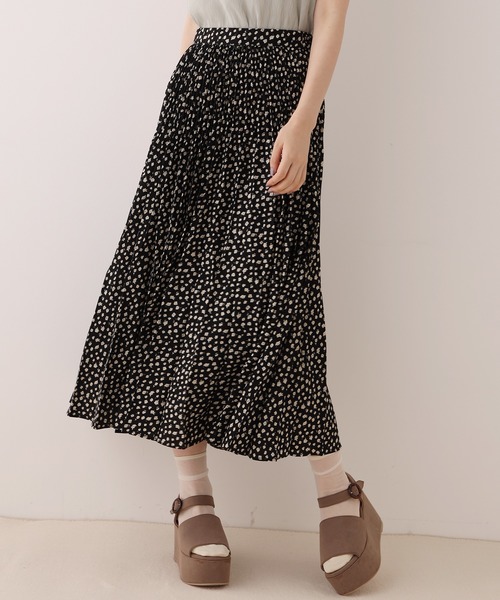 one after another NICE CLAUP（ワンアフターアナザーナイスクラップ）の「変形プリーツスカート（スカート・レディース・ホワイト系その他/ブラック系その他/グリーン/グリーン系その他/ピンク・FREE）」の2枚目の写真