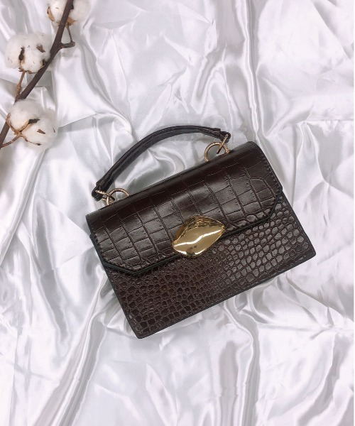 PairPair（ペアペア）の「クロコライクプレートバッグ(AR)（ショルダーバッグ・レディース・ブラック/ダークブラウン/ワインレッド/ブラウン系その他・FREE）」の2枚目の写真