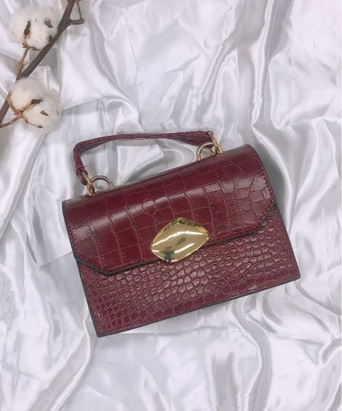 PairPair（ペアペア）の「クロコライクプレートバッグ(AR)（ショルダーバッグ・レディース・ブラック/ダークブラウン/ワインレッド/ブラウン系その他・FREE）」の4枚目の写真