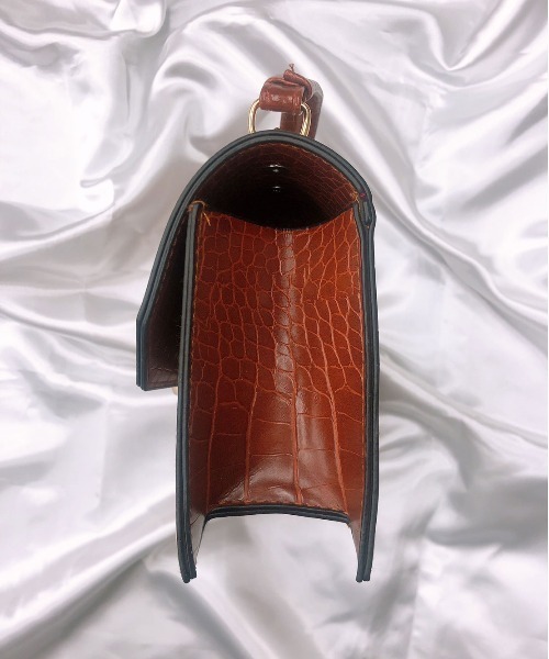PairPair（ペアペア）の「クロコライクプレートバッグ(AR)（ショルダーバッグ・レディース・ブラック/ダークブラウン/ワインレッド/ブラウン系その他・FREE）」の7枚目の写真